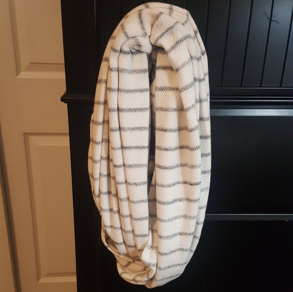 NWOT Gap Striped Scarf